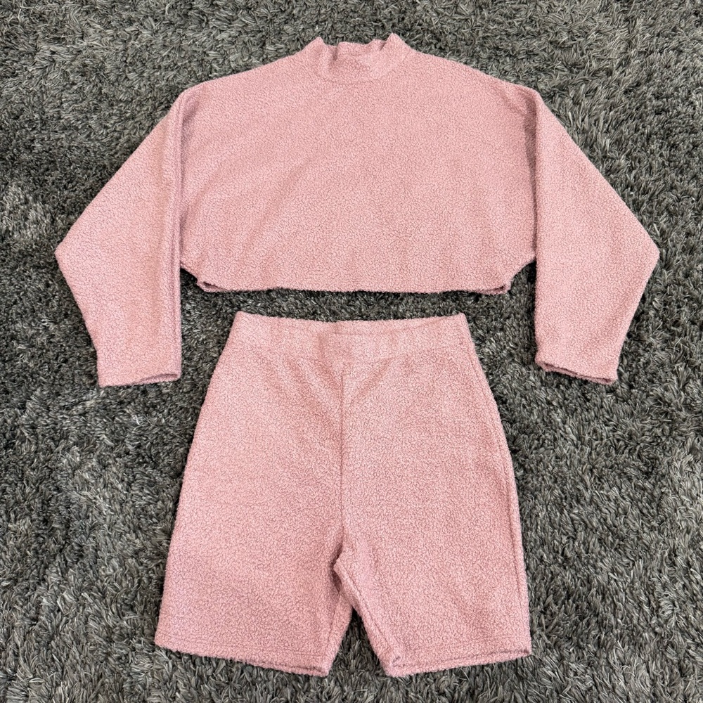 Woman’s Sherpa Cropped Sweater and Shorts Set in Pink, Size L